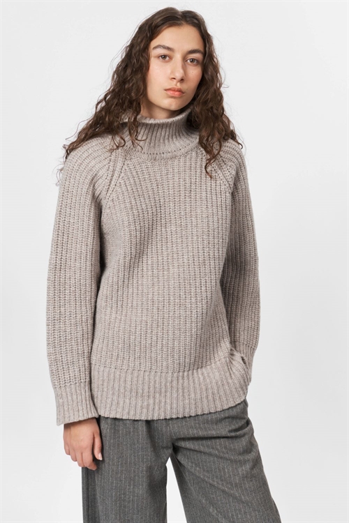 NUE NOTES AVERY TURTLENECK CAMEL